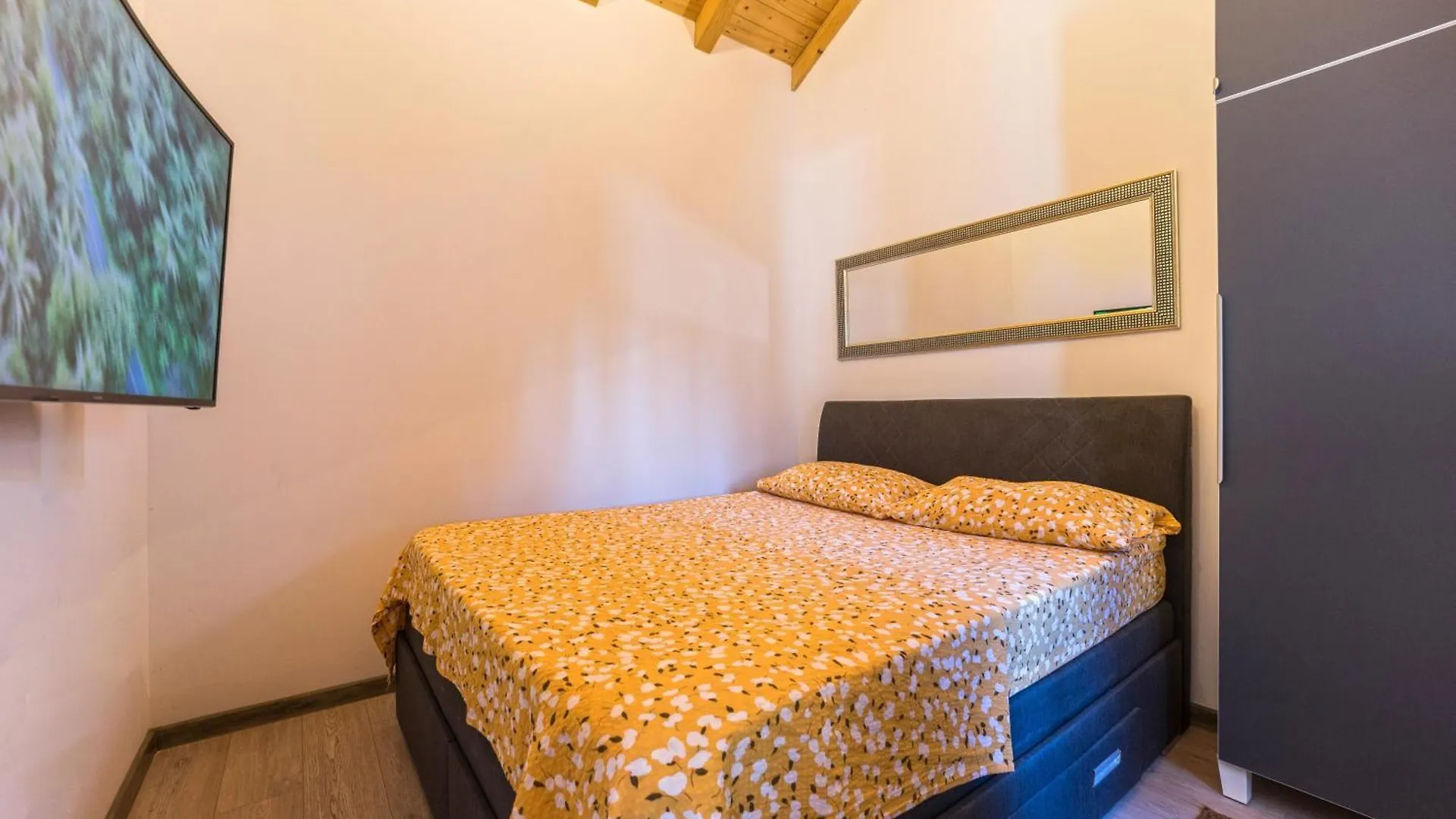 Holiday Home Kairos With Hot Tub Privlaka  Croatia
