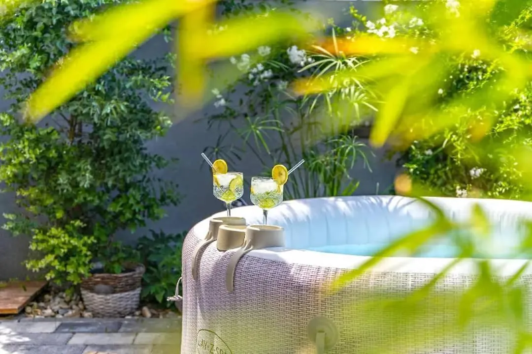 Holiday Home Kairos With Hot Tub Privlaka