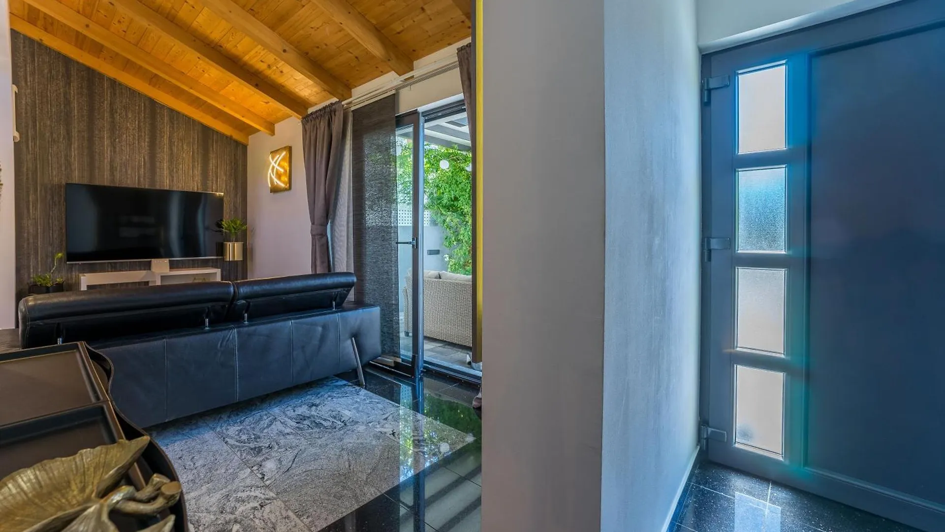 Holiday Home Kairos With Hot Tub Privlaka  Privlaka (Zadar)