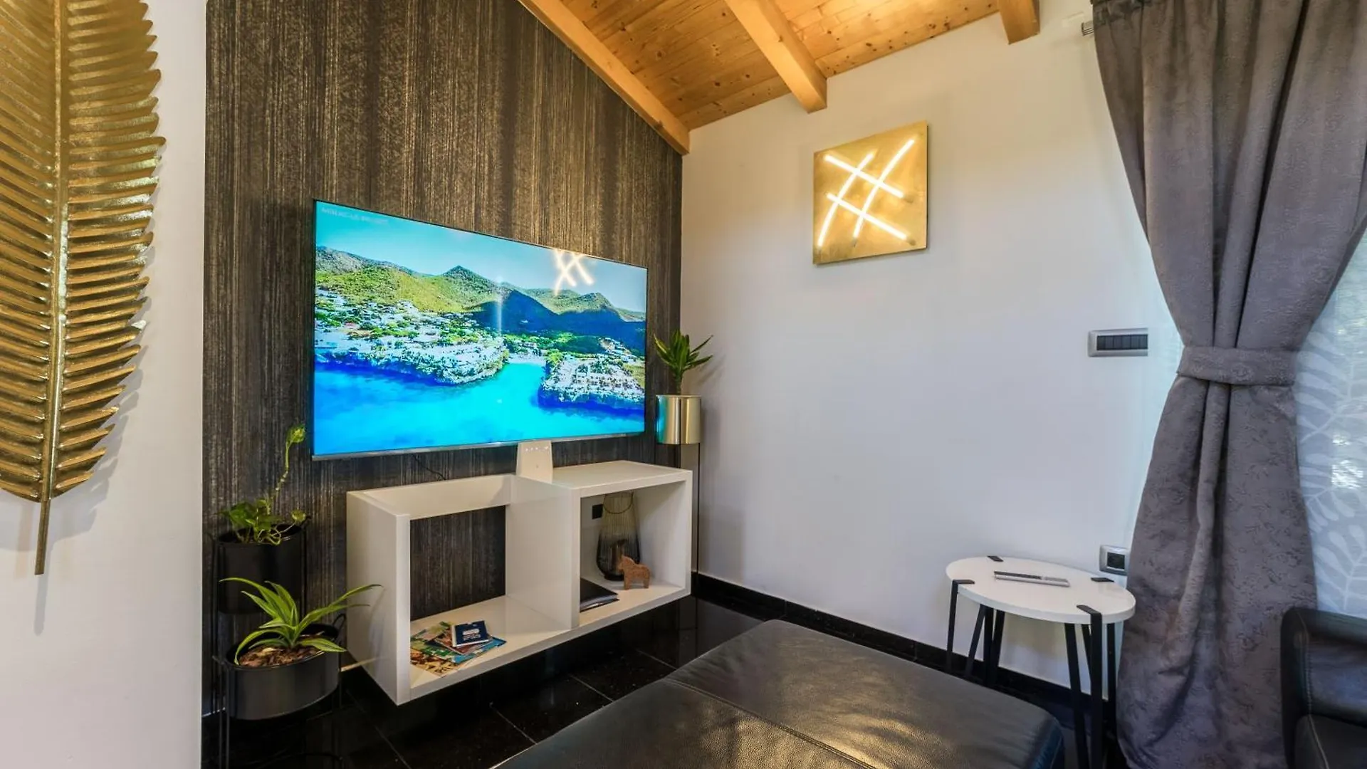 Holiday Home Kairos With Hot Tub Privlaka