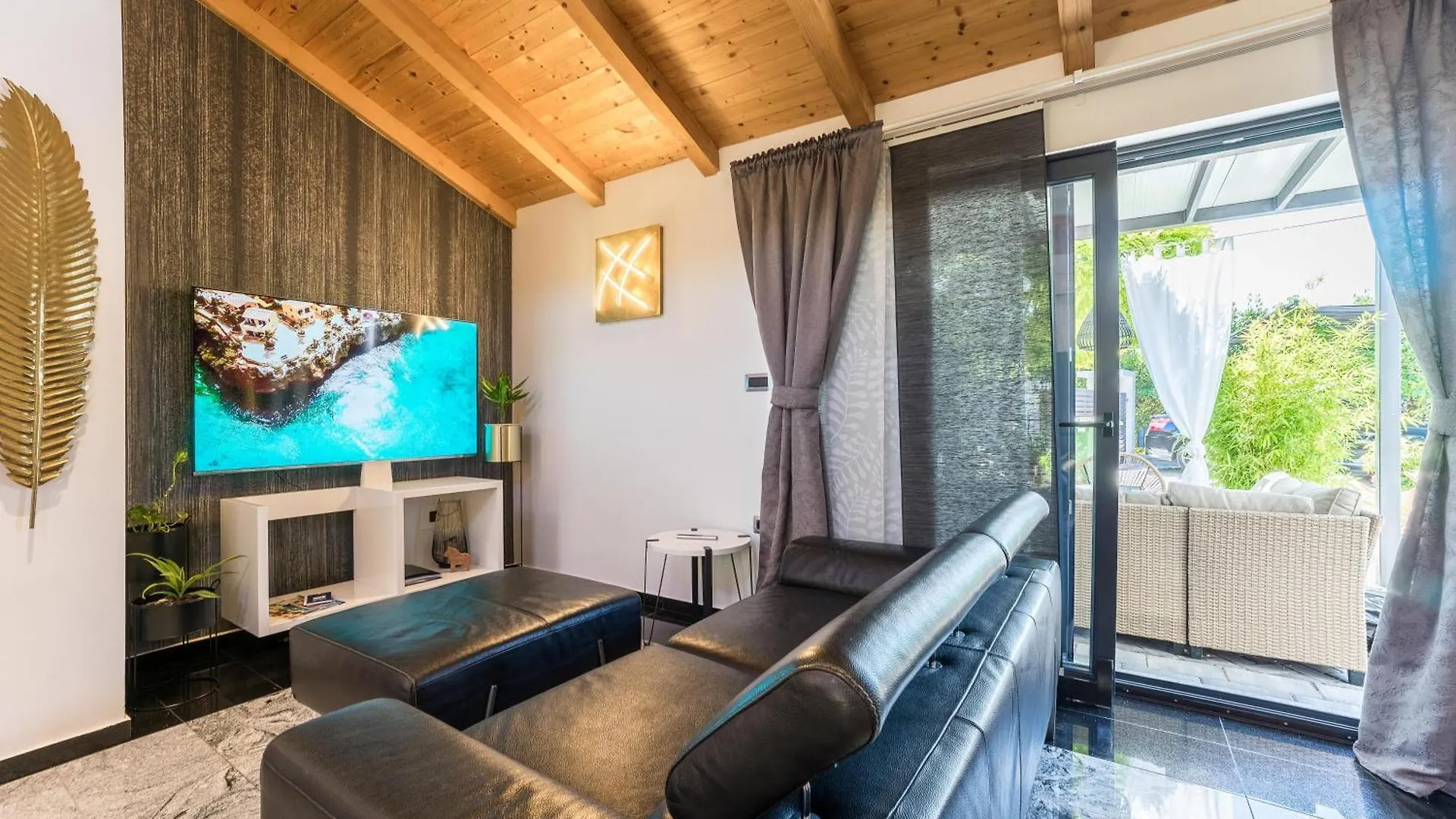 Holiday Home Kairos With Hot Tub Privlaka  Croatia